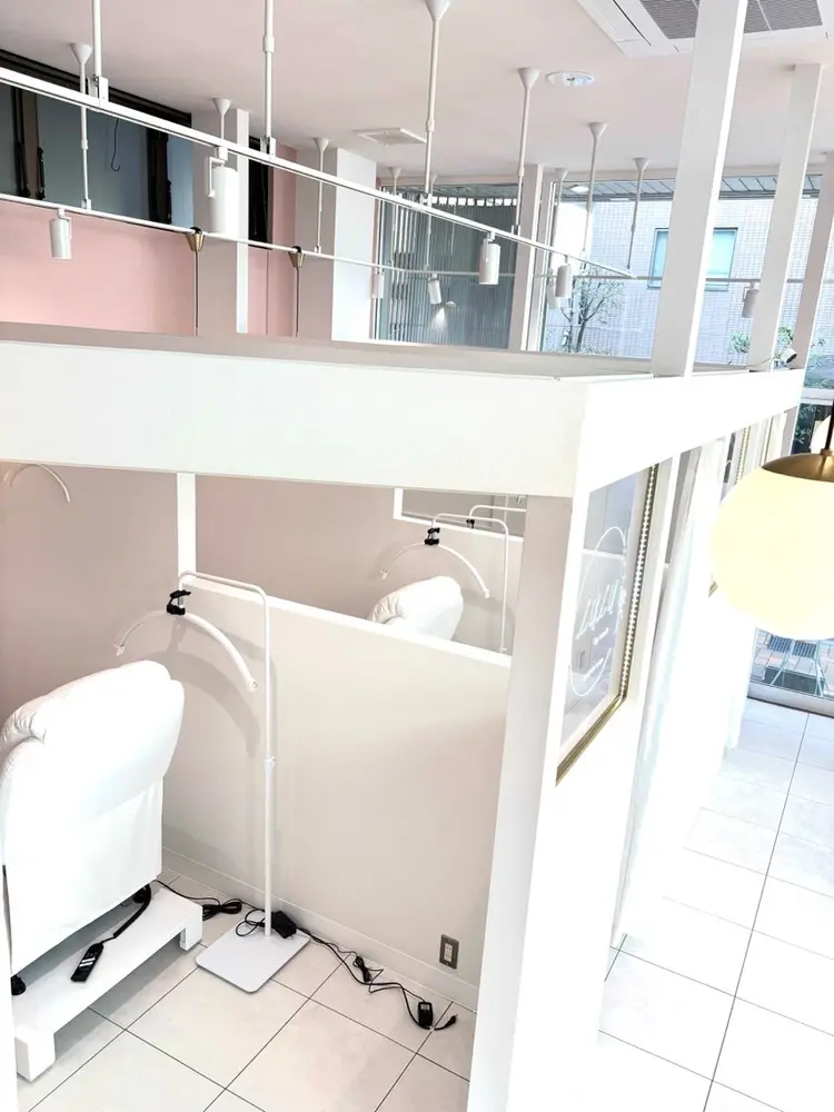 まつげパーマ･マツエク･眉毛専門サロンLULU by azule草加店の内観・外観2