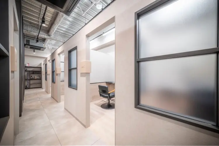 FRAMEspa&hair room 博多店の内観・外観2