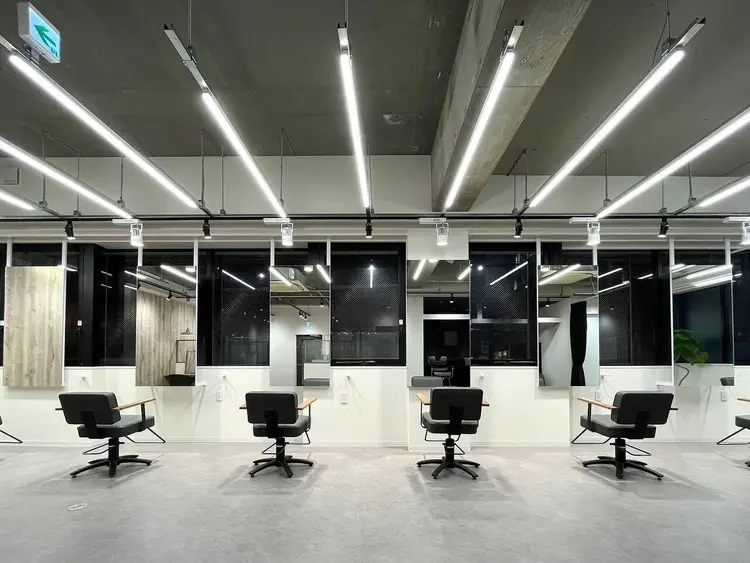 innocence 西ノ宮北口店　（イノセンス　ニシノミヤキタグチテン）の内観・外観2