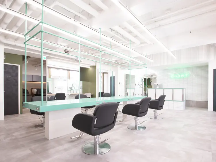 EIGHT kawasaki 川崎店の内観・外観3