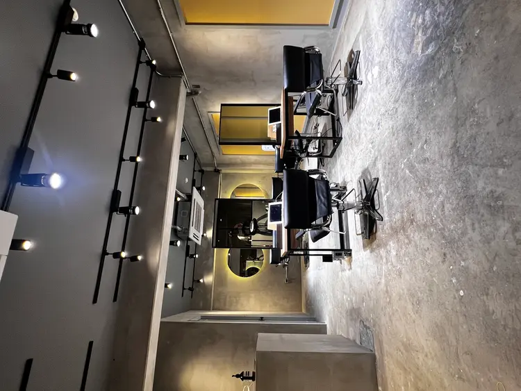 PLUG hairdesignの内観・外観1