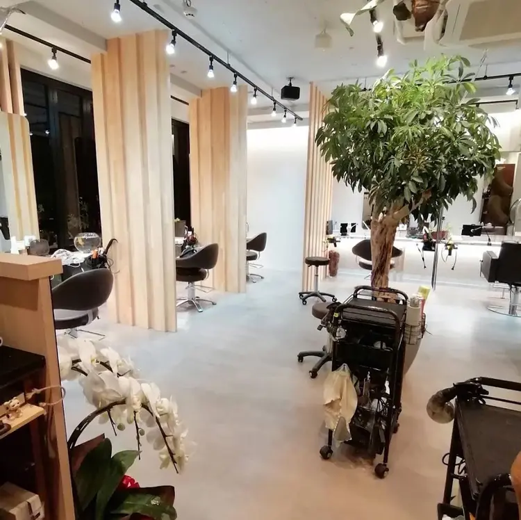 ヘアサロン クヴェレ Quelleの内観・外観2