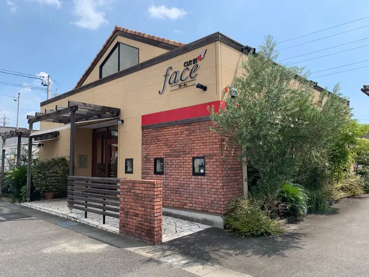 CUT IN faceの内観・外観1