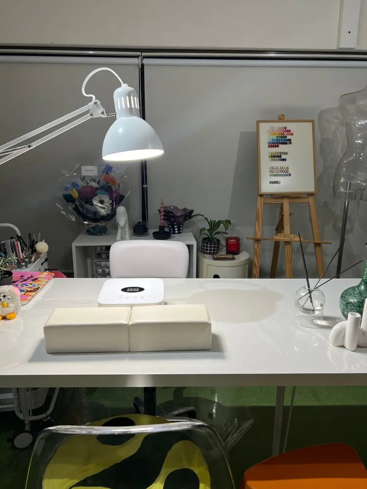 ロイネイルの内観・外観1