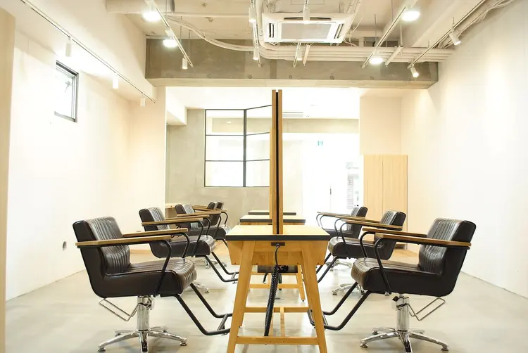 edge hair+makeの内観・外観1