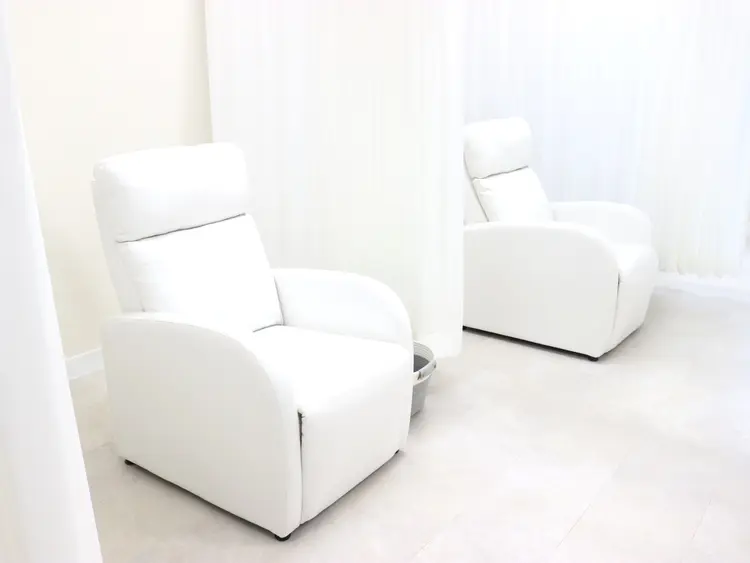 UNI BROW 大阪梅田の内観・外観1