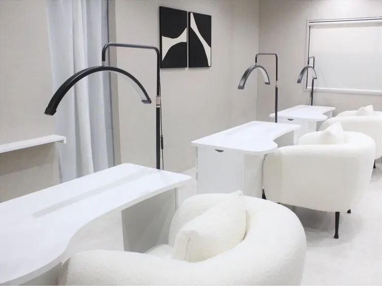 Nail salon Cibelle 梅田茶屋町店の内観・外観1