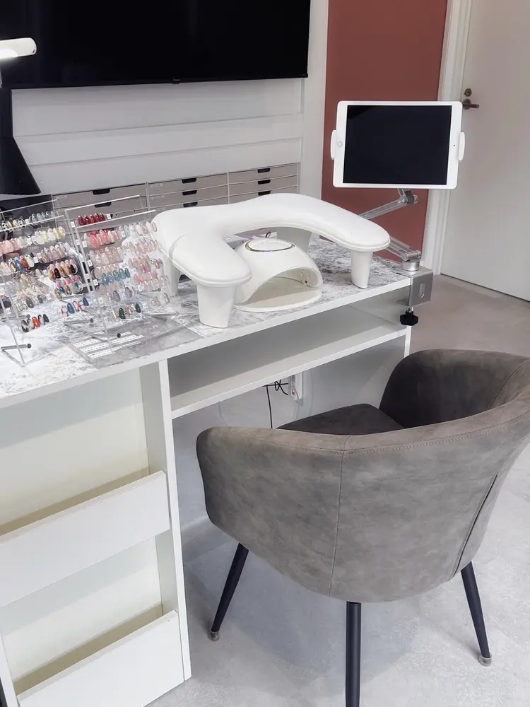 ネイルサロンLの内観・外観1