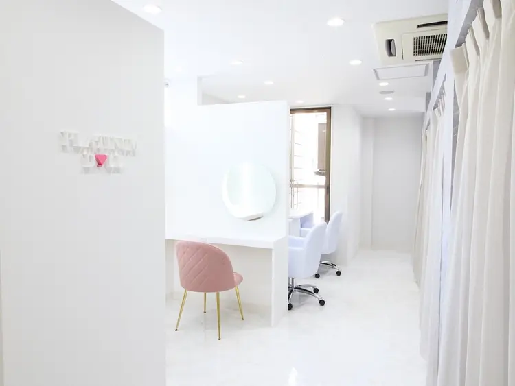 PLATINUM DOLL心斎橋店の内観・外観1