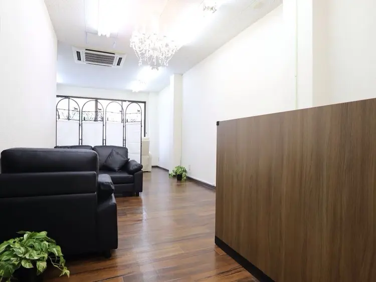 MEGAMI EYELASH LOUNGE 尼崎店の内観・外観1