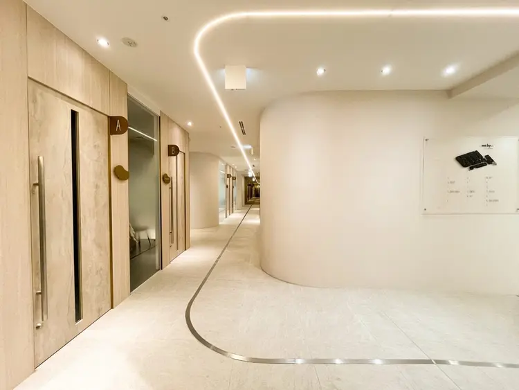 髪質改善カラーと縮毛矯正/Vel(ベル)新宿店の内観・外観1