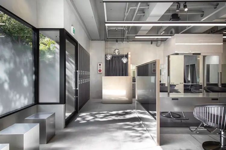 HAIR＆MAKE EARTH 鶴見店の内観・外観1