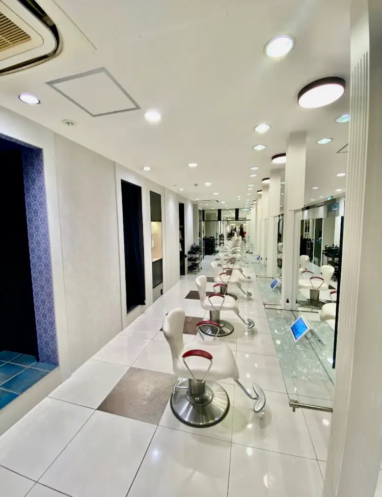 hair & make EARTHの内観・外観3