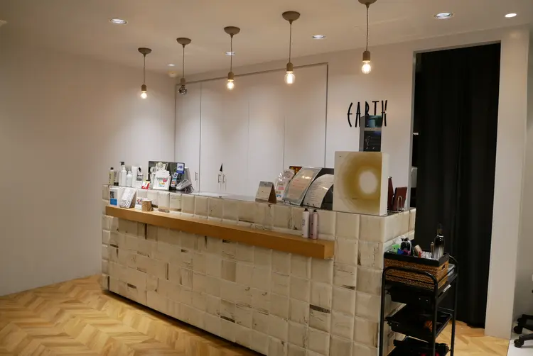 HAIR&MAKE EARTH調布店の内観・外観2