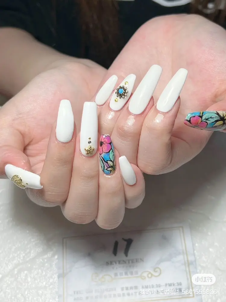 SEVENTEEN NAILの画像
