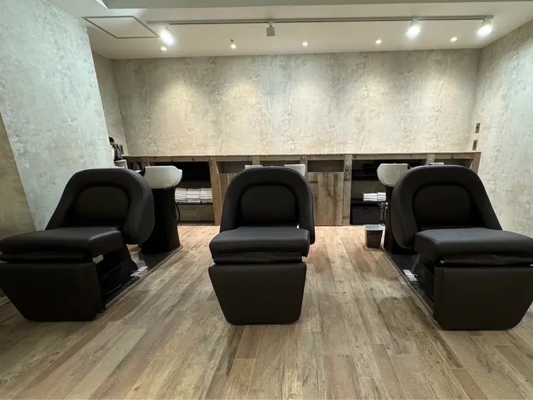 デザインカラー&髪質改善 Special OSAKA 難波店の内観・外観2