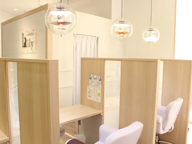 nail&eyeLily 登戸店の内観・外観2