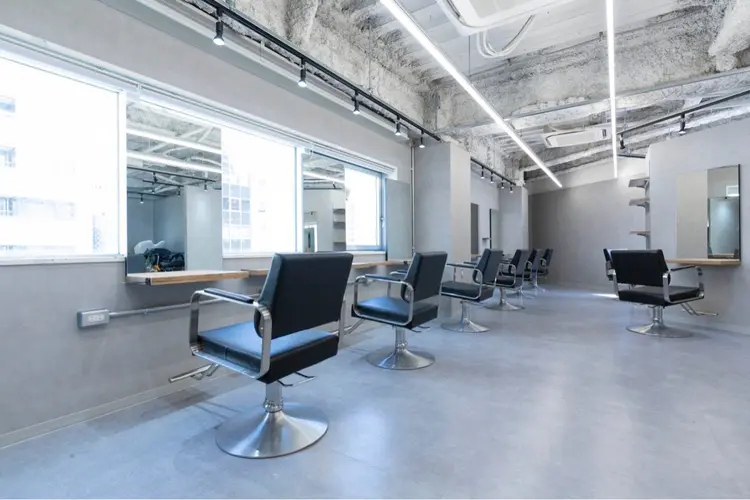 33 【SASA】UMEDAの内観・外観3