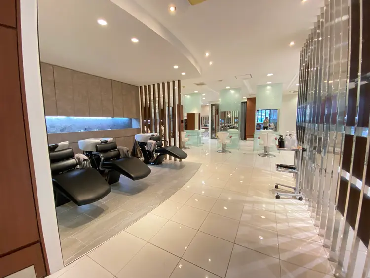 HAIR＆MAKE EARTH 北小金店の内観・外観2