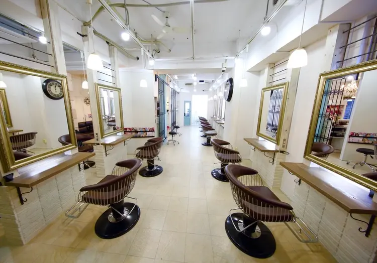 HAIR ＆ MAKE Seek　立川の内観・外観2