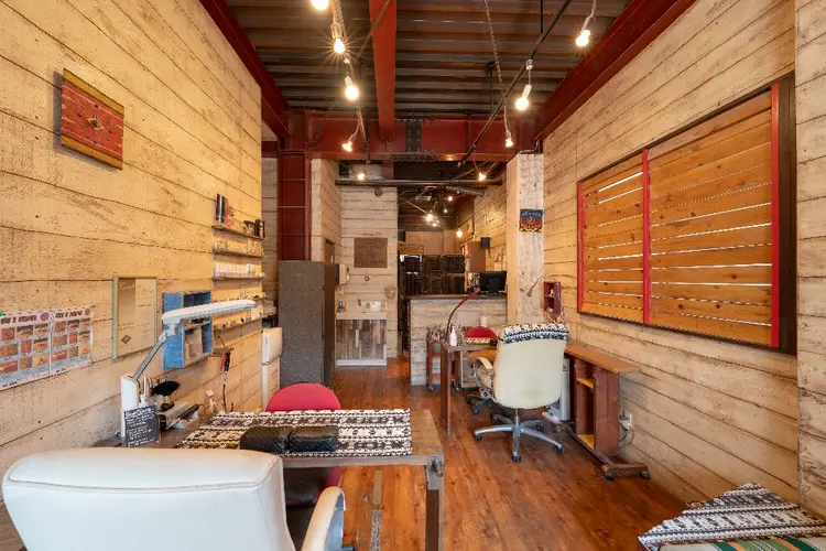 ウダズシェイプスの内観・外観2