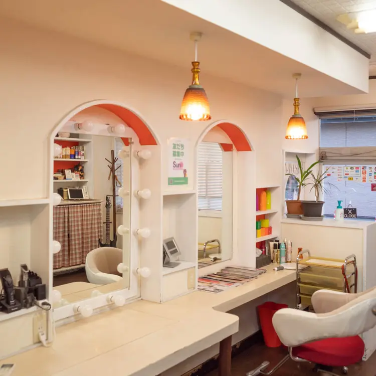 サン美容室の内観・外観2