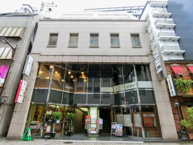 REHTOFの内観・外観1