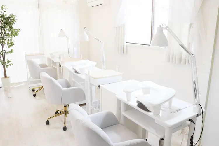 Nail salon CREST 高槻店の内観・外観2