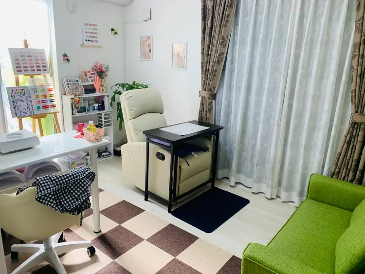 MiKa Nailの内観・外観2