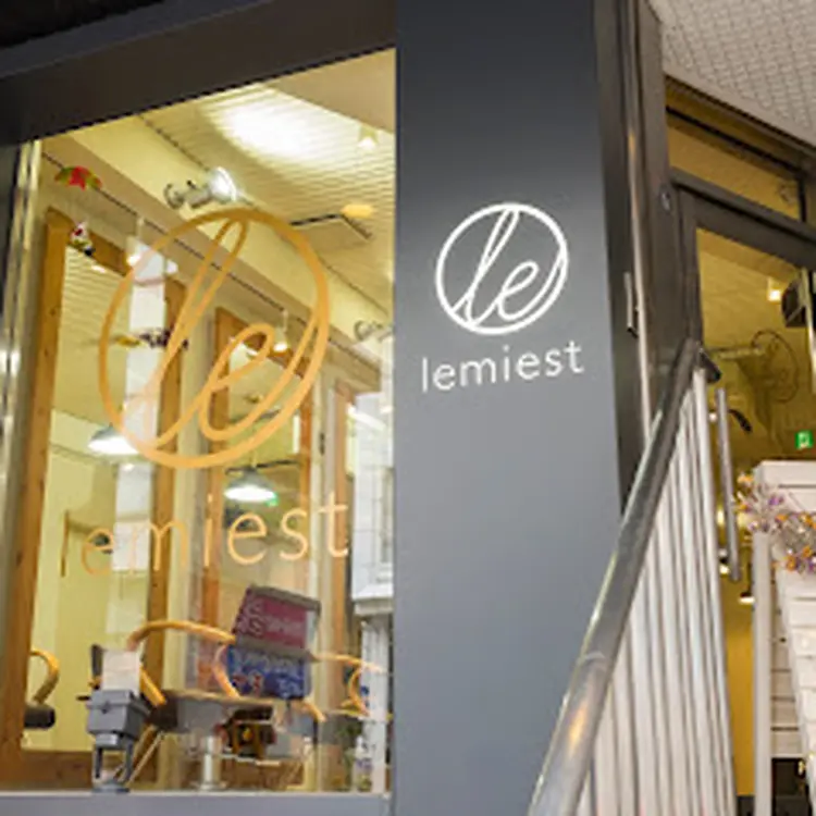 lemi　estの内観・外観1