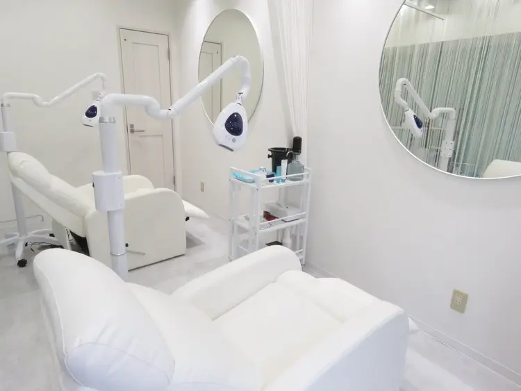 ホワイトニングカフェ小山店の内観・外観1