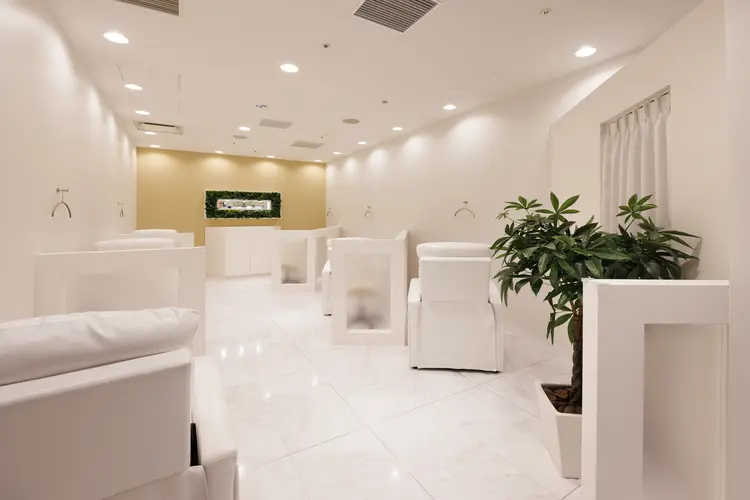 ダイヤモンドアイズ新宿マルイ本館店の内観・外観2