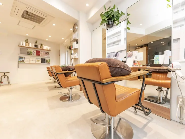 Aile hair makeの内観・外観1