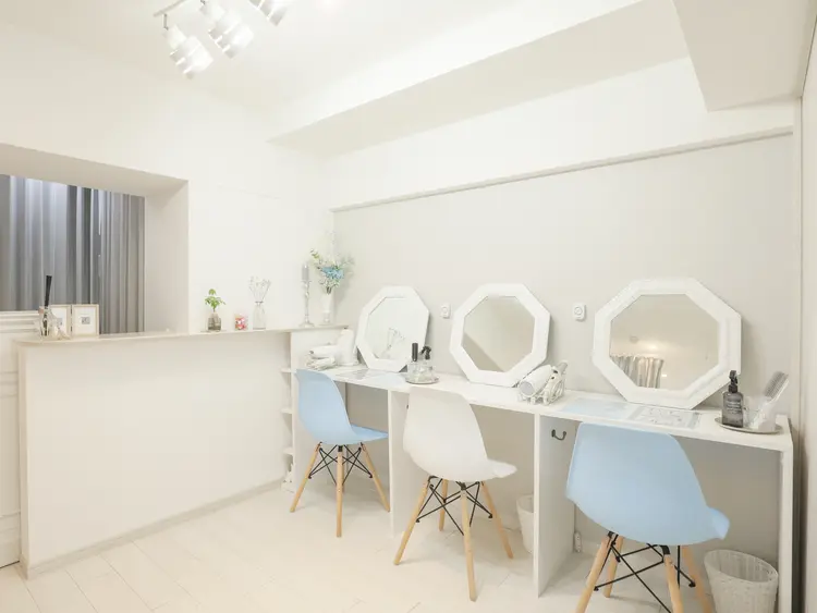 アイブロウサロンWHITE EYE茶屋町店の内観・外観3