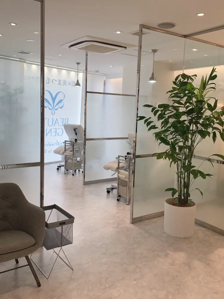 シルエット博多マルイ店の内観・外観2