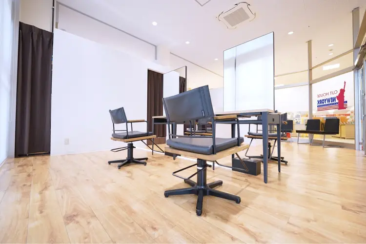 CUT HOUSE NEWYORK桂川店の内観・外観1