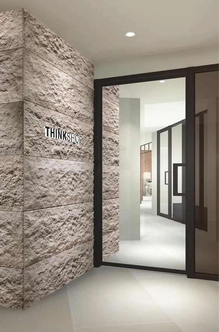 THINK SHOPの内観・外観2