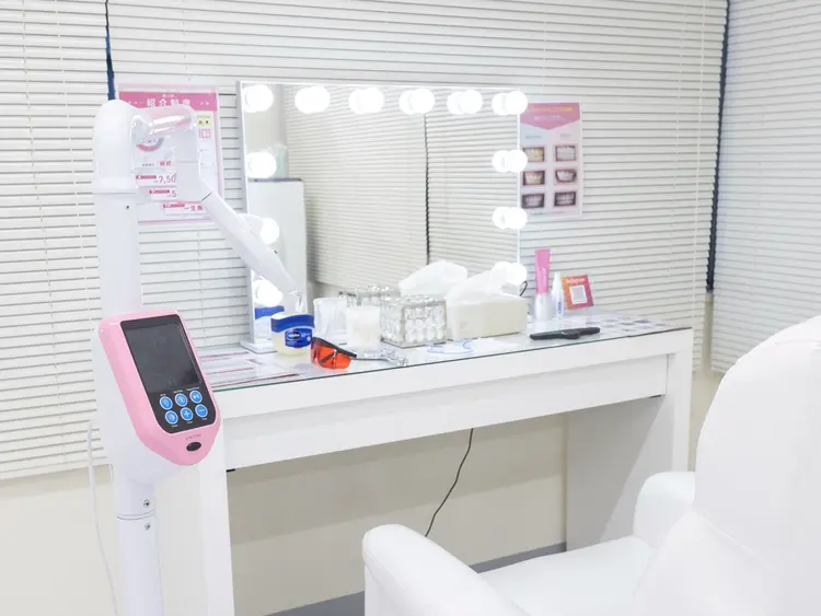 セルフホワイトニング　エクシアホワイト横浜駅西口店の内観・外観3