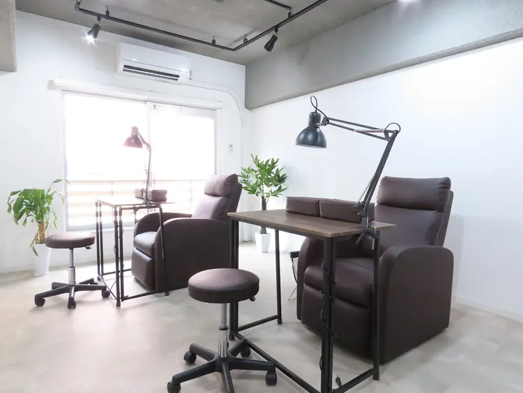 mani nail CARE 福岡店の内観・外観1