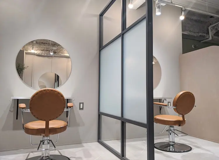 半個室salon Louwe  名駅【ハンコシツサロン　ローウェ】の内観・外観2