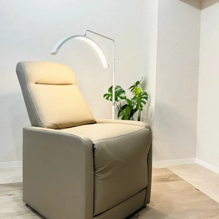 まつげパーマとマツエクと眉毛のお店の内観・外観2