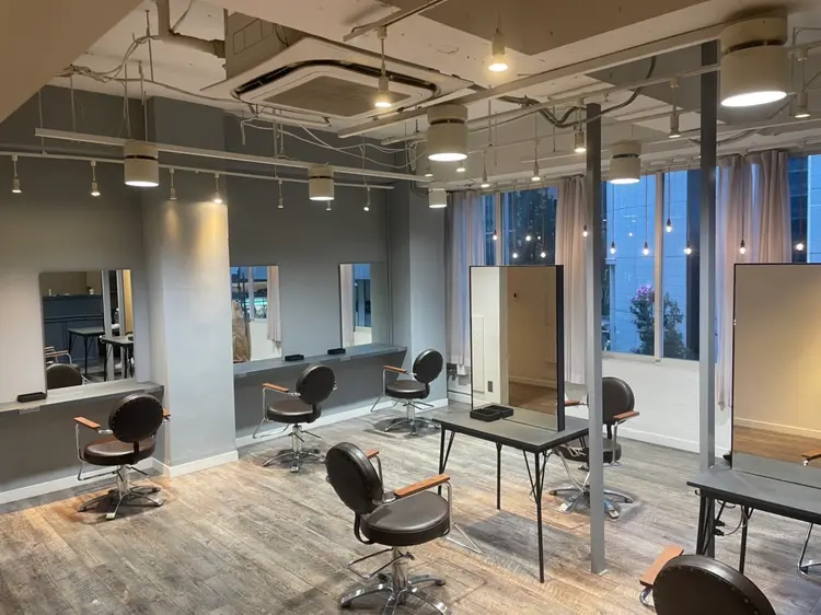 MENS HAIR TOKYO梅田の内観・外観1