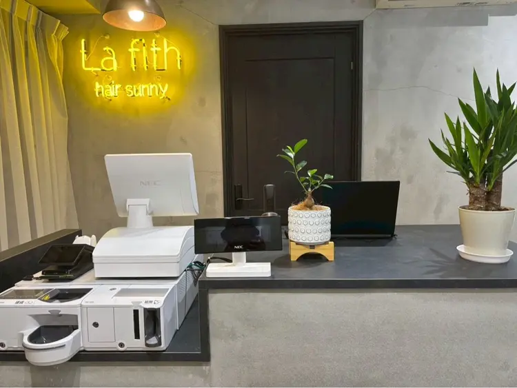 La fith hair  sunny 淡路店の内観・外観1