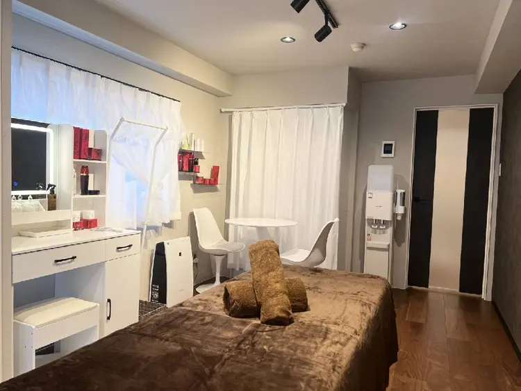 WHITEAQUA福岡天神店【ニキビ・毛穴ケア・ハーブピーリング・ララピール】肌管理専門店の内観・外観1