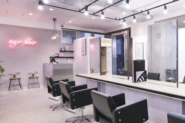 アジールヘア 赤羽駅南口店(agir hair)の内観・外観1