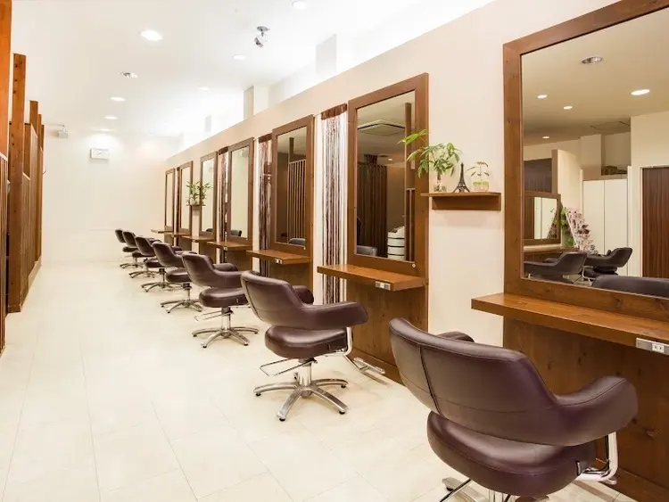 Justhair　CINQ上大岡店の内観・外観1