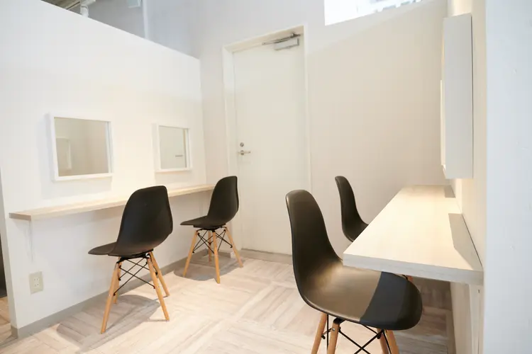 glee 川口駅前店の内観・外観3