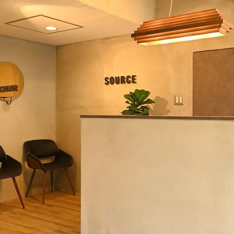 SOURCE 梅田の内観・外観2