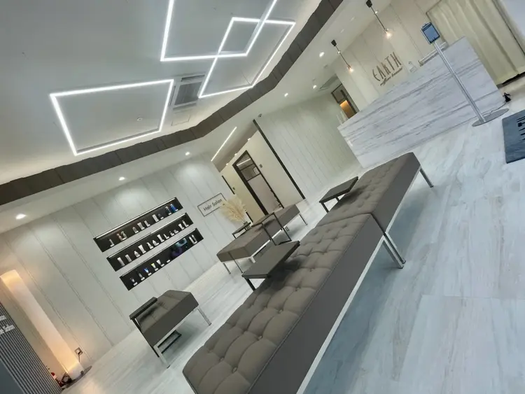 EARTH高岡店の内観・外観2