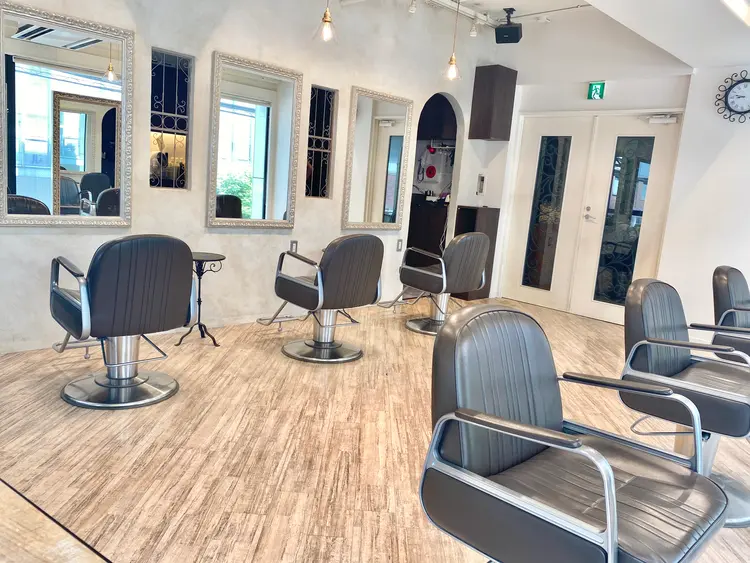 HAIR＆MAKE　TRUSTの内観・外観2
